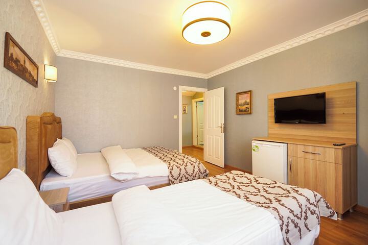 Room 6 of 25