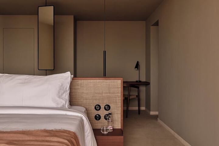 Room 53 of 225