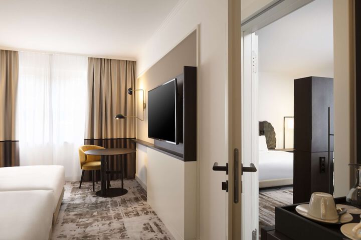 Room 14 of 98