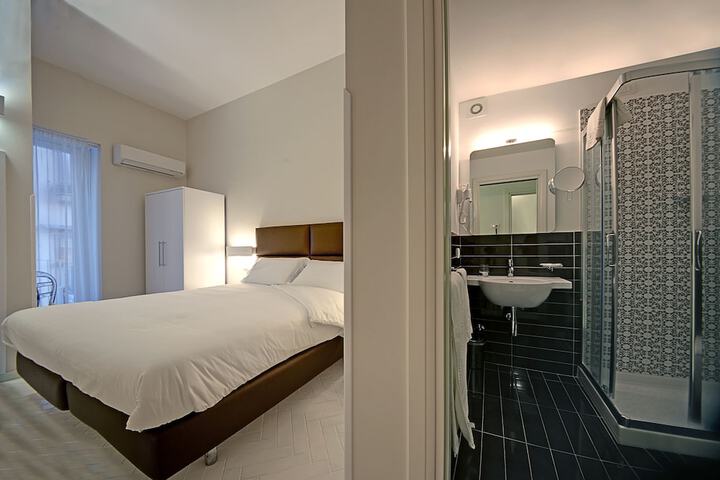 Room 7 of 14
