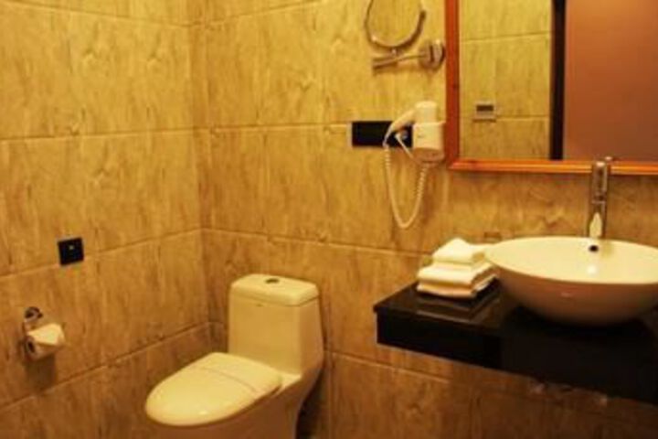 Room 4 of 49