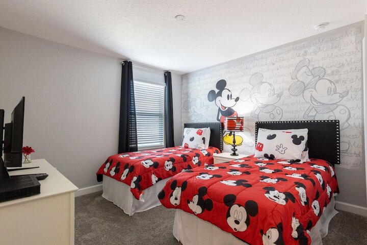 Room 6 of 32