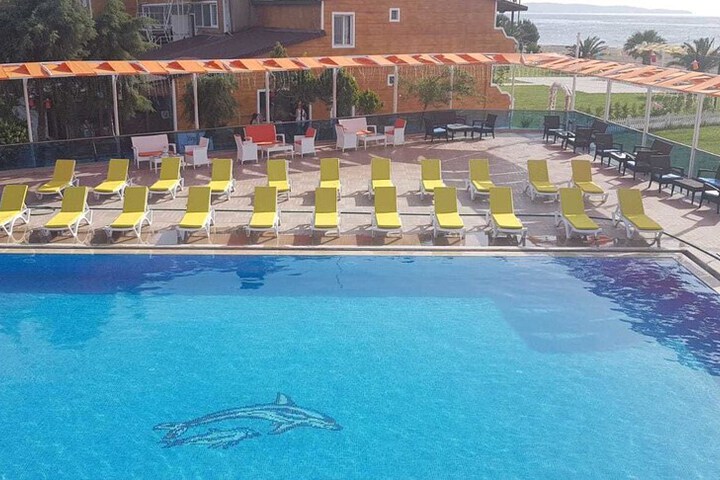 Pool 17 of 24