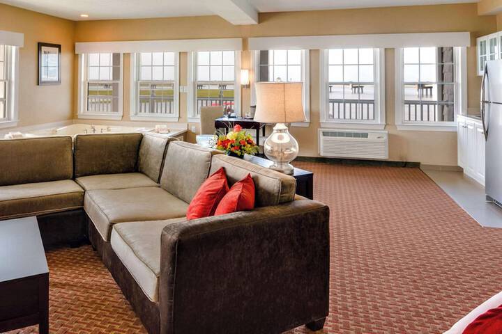 2 Queen Beds Suite (1 of 11)