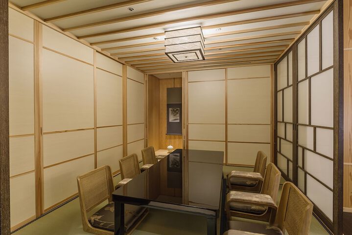 Room 6 of 159