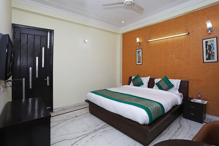 Room 15 of 18
