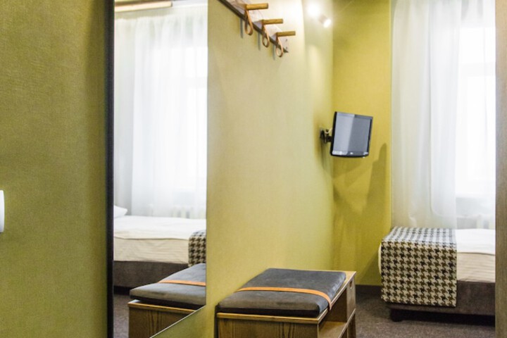 Room 14 of 102