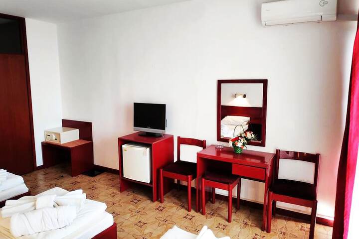 Room 4 of 34