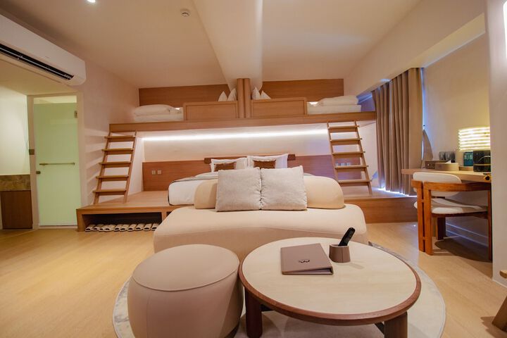 Room 32 of 59