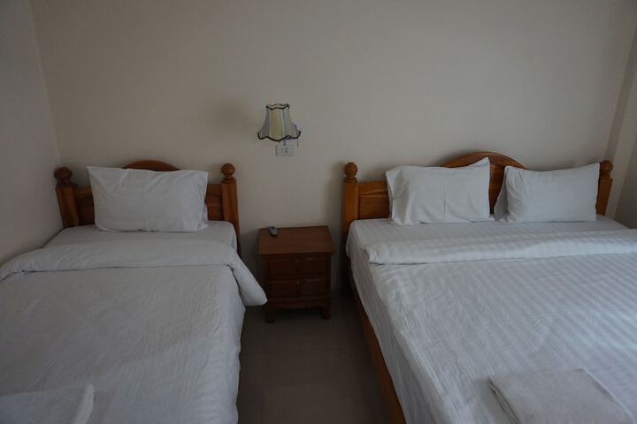 Room 6 of 32