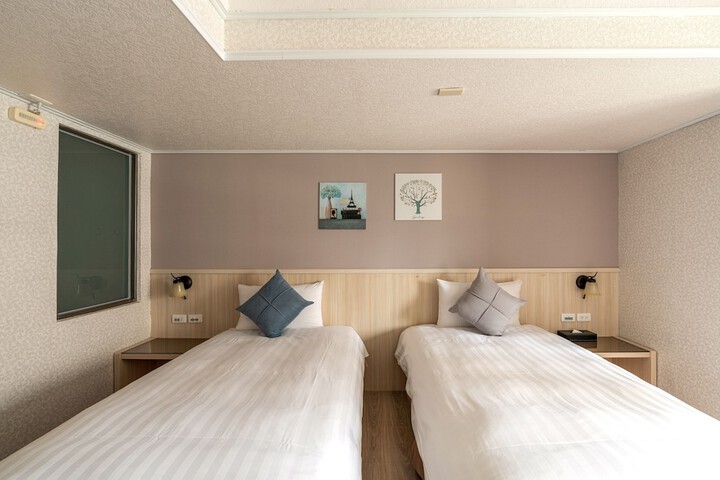 Room 21 of 45