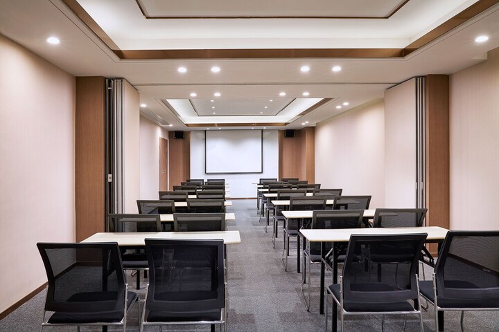 Business Center 28 of 31