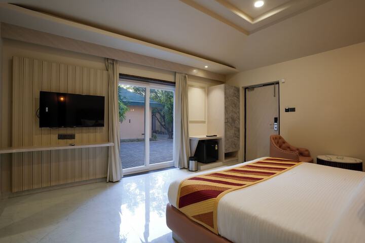 Room 2 of 11