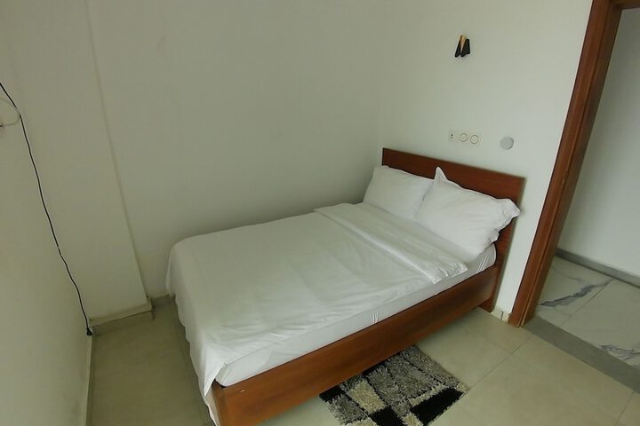 Room 5 of 40