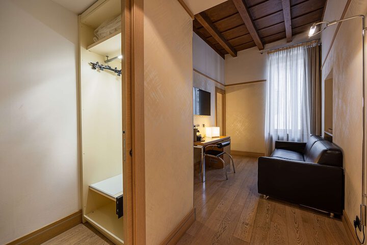 Room 20 of 52