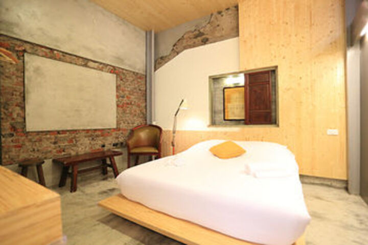 Room 13 of 21