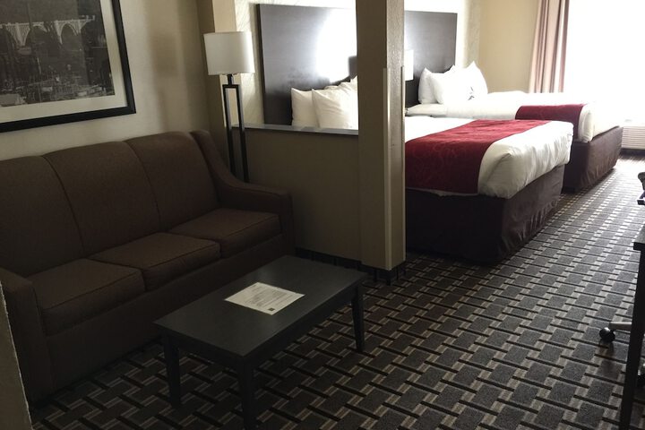 2 Queen Beds Suite (2 of 18)