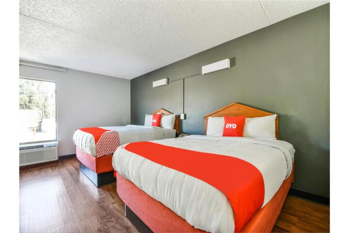 2 Queen Beds (6 of 10)