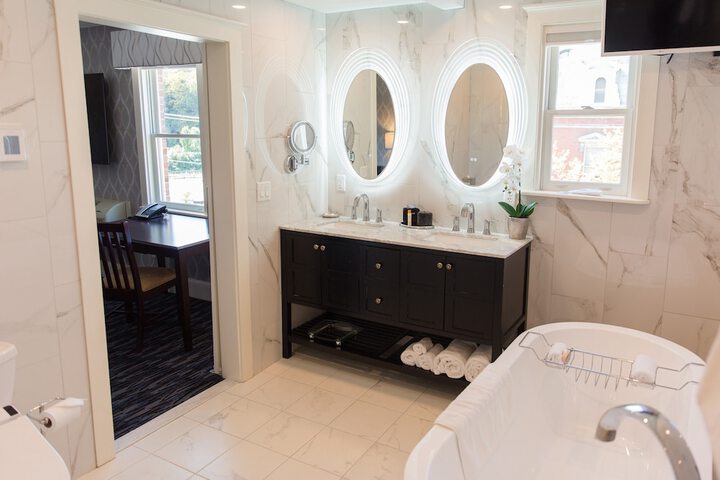 1 King Hearing Mobility Accessibility with Roll in Shower (24 of 37)