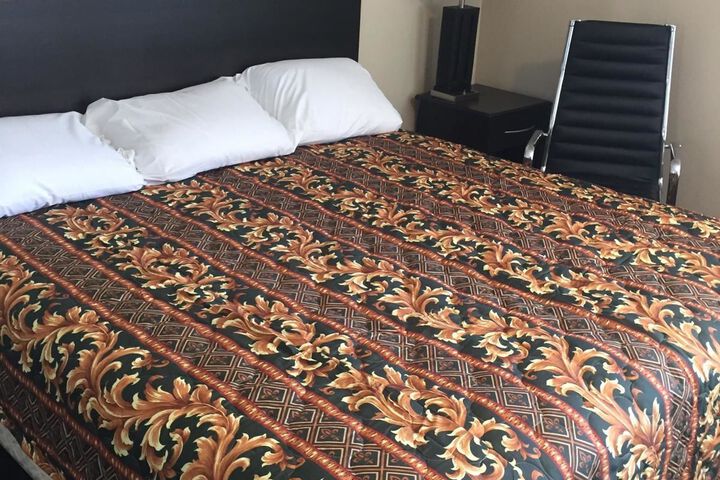 Room 6 of 14