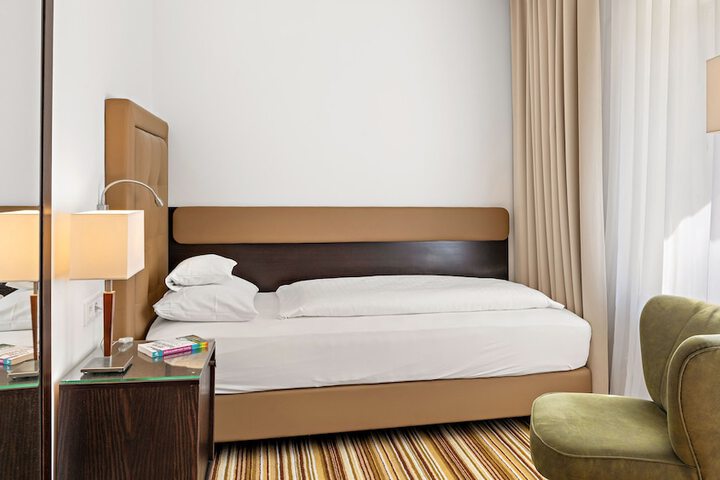 Room 6 of 31