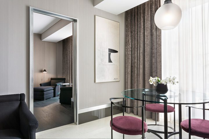 Room 33 of 188