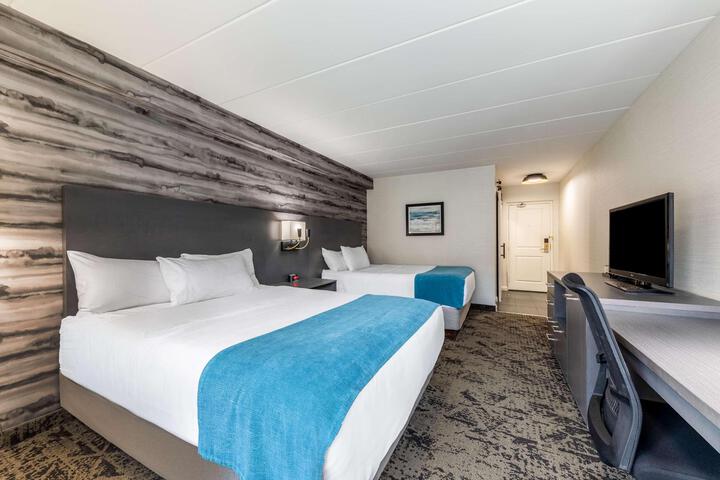 2 Queen Beds Balcony Microwave and Refrigerator Walk in Shower (22 of 24)