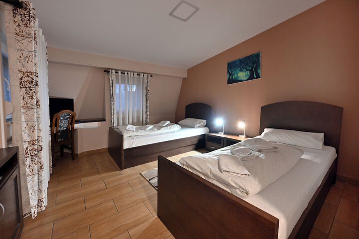Room 11 of 42