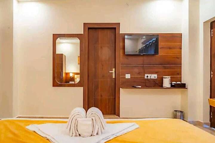 Room 16 of 36