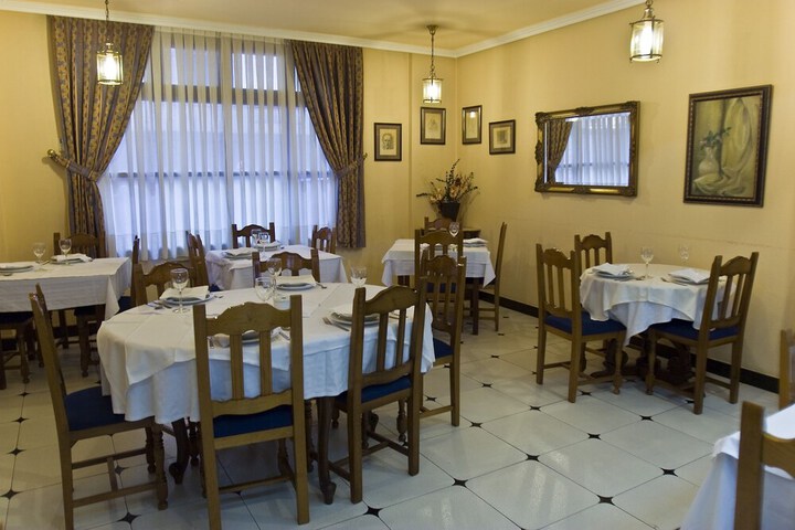 Dining 38 of 54