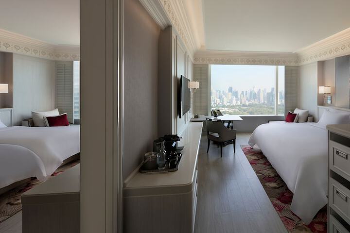 Room 7 of 100