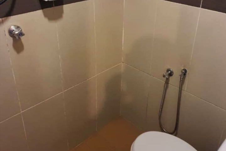 Room 8 of 12