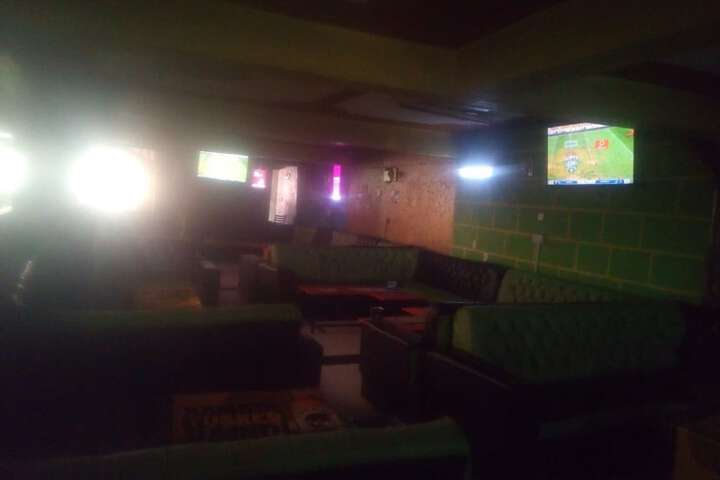 Lounge 12 of 15