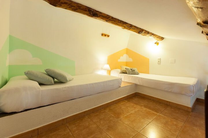 Room 6 of 32