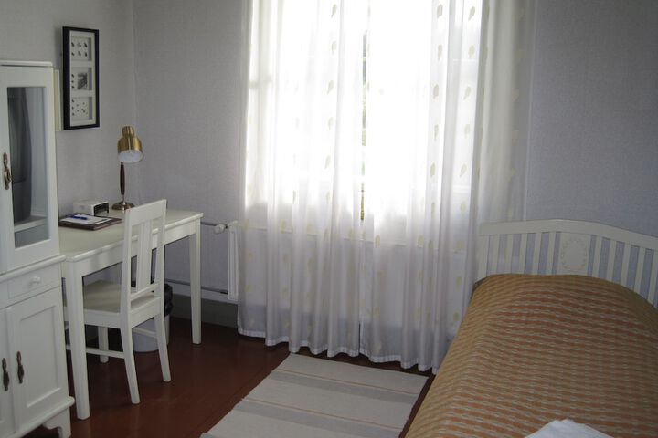 Room 3 of 60