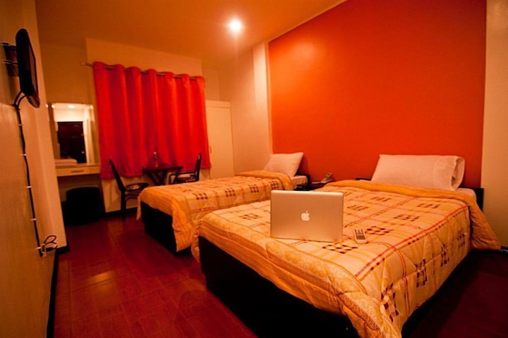 Room 4 of 7