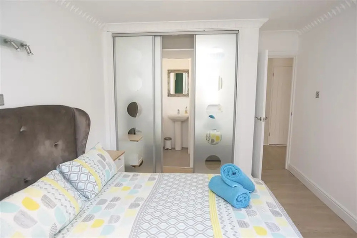 Room 5 of 11