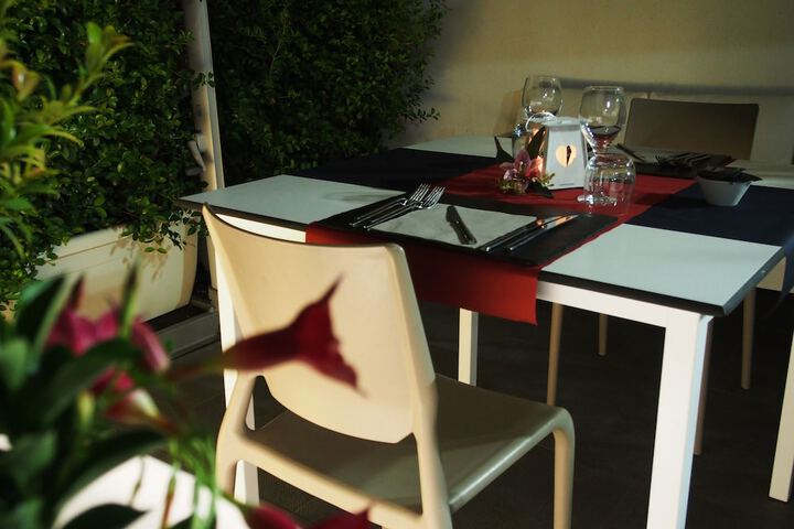 Dining 75 of 92