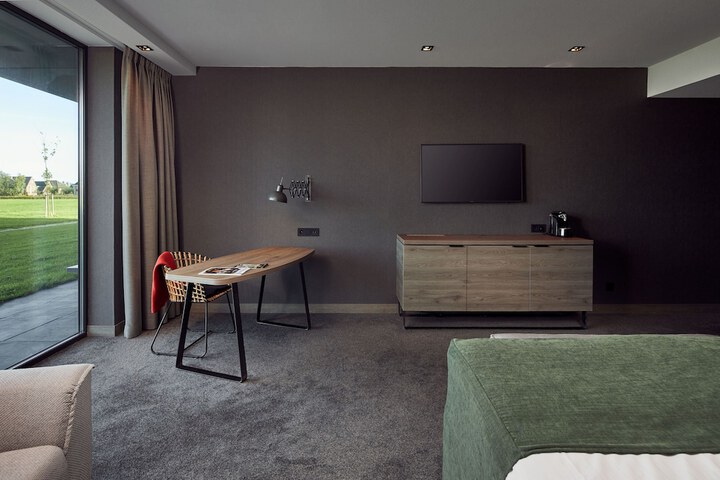 Room 8 of 49