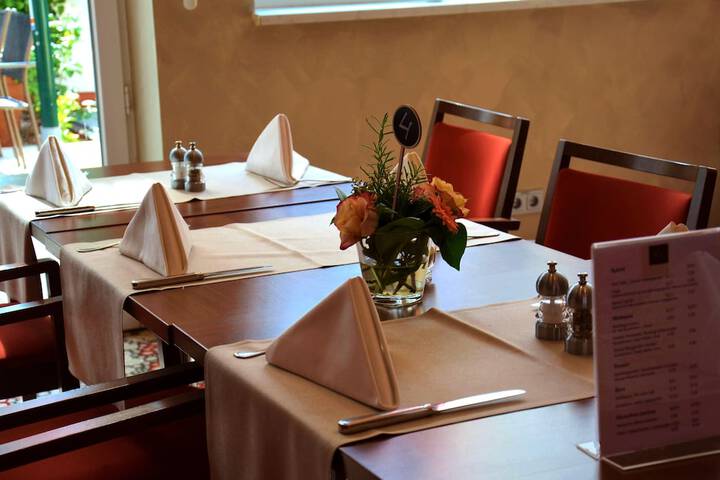 Dining 34 of 62