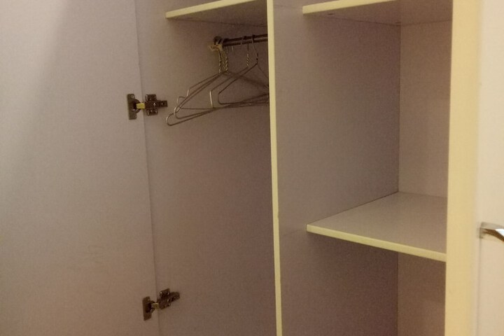Room 6 of 28