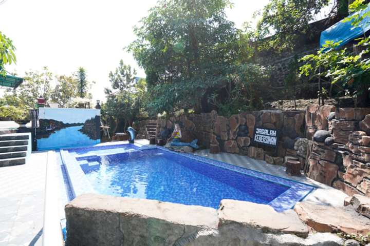 Pool 43 of 58