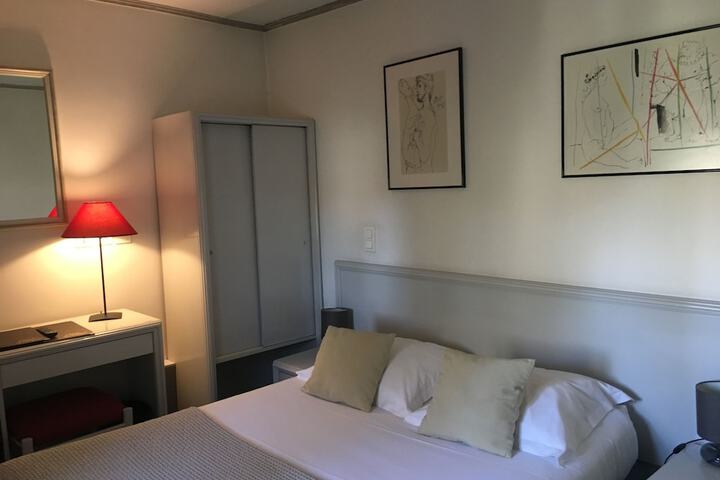 Room 25 of 42