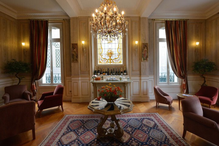 Lounge 46 of 73