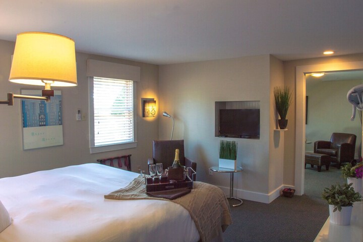 Room 7 of 168