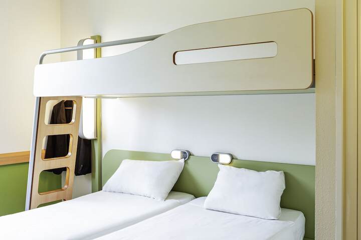 Room 5 of 18
