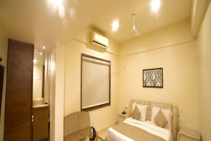 Room 10 of 15