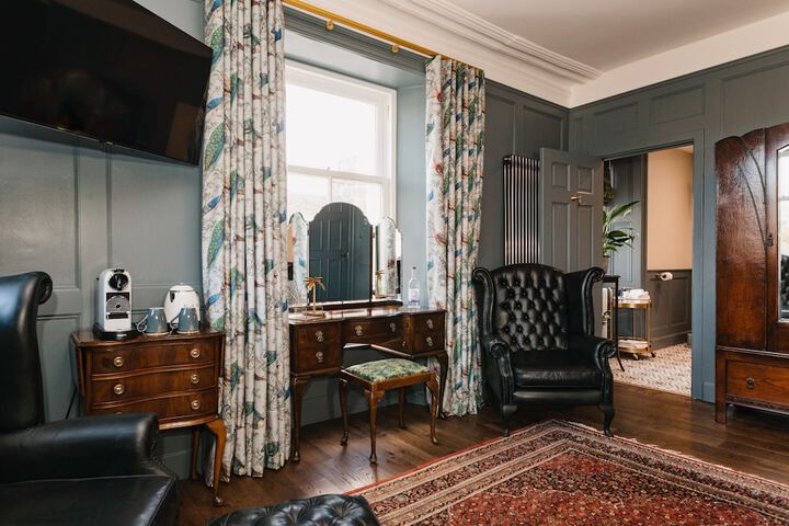 Room 27 of 146