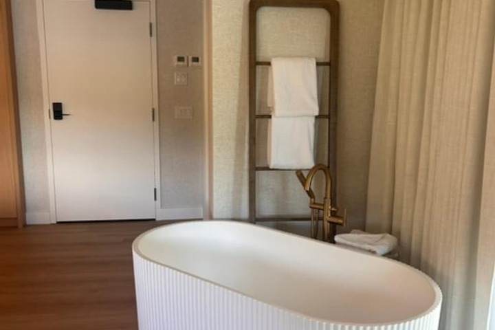 Room 64 of 104