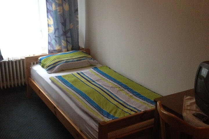 Room 5 of 32